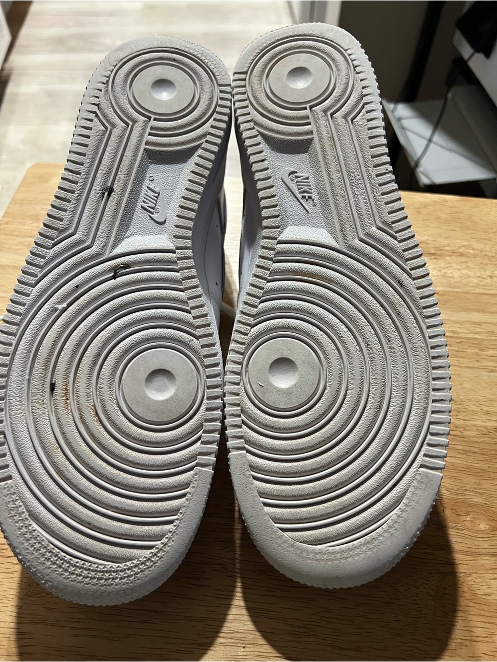Nike White Low-Top Leather Sneakers - Picture 5 of 5